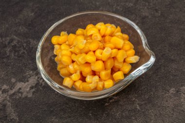 Tatlı salamura mısır tohumları kasede