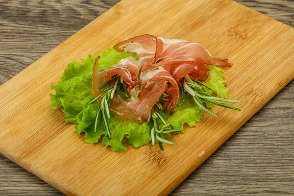 Schweinefleisch Jamon Fleisch Scheiben Mit Rosmarin — Stockfoto