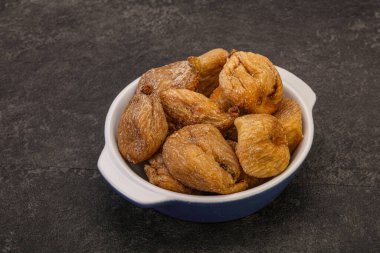 Kuru incirli meyve yığını.