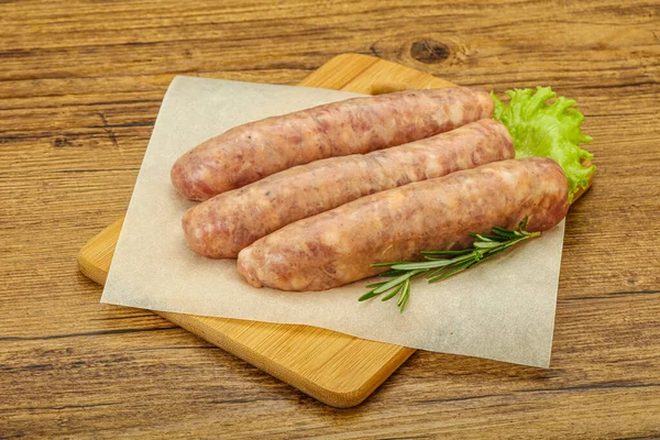 Rauwe Varkensvleesworstjes Voor Grill Geserveerd Rozemarijn — Stockfoto