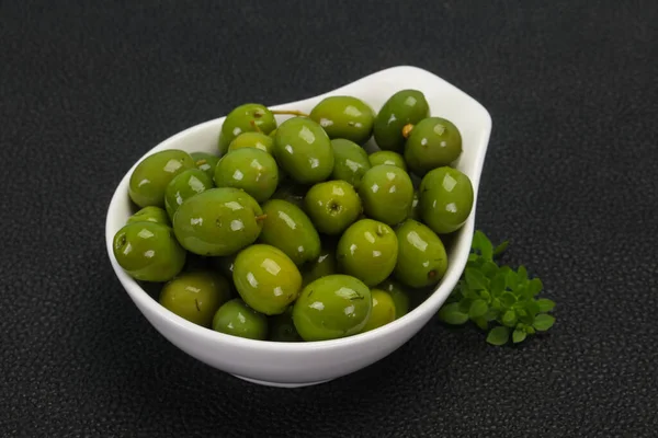 Olive Marinate Verdi Campo Real Nella Ciotola — Foto Stock