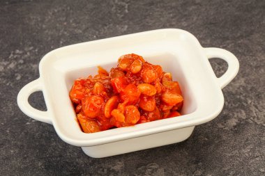 Domates soslu ve biberli fırında böbrek.