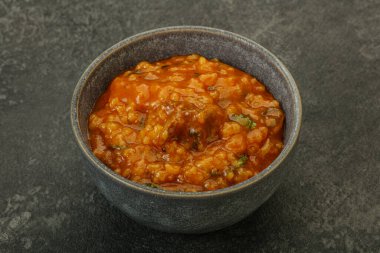 Geleneksel Gürcistan Kharço çorbası. Et ve baharatlı.