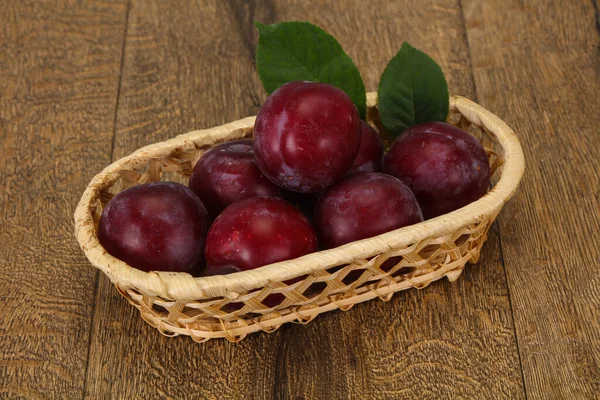 Ripe Plum Heap Wooden Basket — Stock Photo, Image