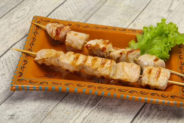 Grilled Pork Skewer Served Salad Leaves — Stock Photo, Image