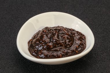 Kasede acı biber sosu var.