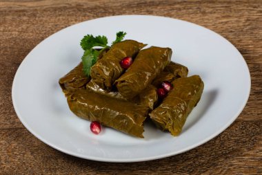 Kafkas geleneksel Dolma - üzüm yapraklarında kıyma