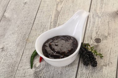 Et için baharatlı karabiber sosu.