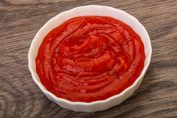 Μεξικάνικη Καυτερή Σάλτσα Sriracha Τσίλι Στο Μπολ — Φωτογραφία Αρχείου