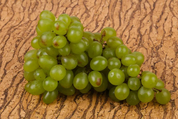 Süßer Grüner Traubenzweig Über Hintergrund — Stockfoto