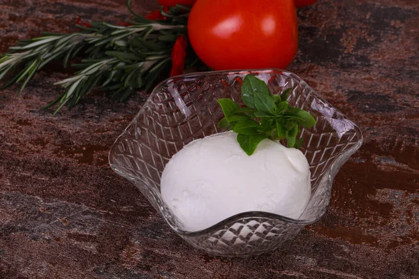 Italian Mozzarella Cheese Ball Served Basil Tomatoes — Stock Photo, Image