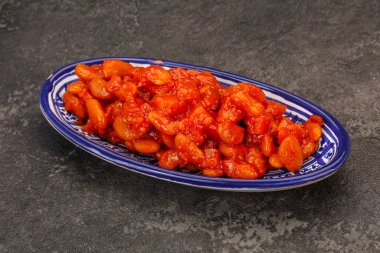 Domates soslu ve biberli fırında böbrek.