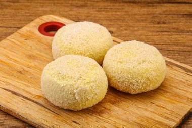 Çiğ patates ezmesi - doldurulmuş patates pirzolası - pişirmek için.