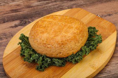 Tütsülenmiş Gürcistan geleneksel suluguni peyniri.