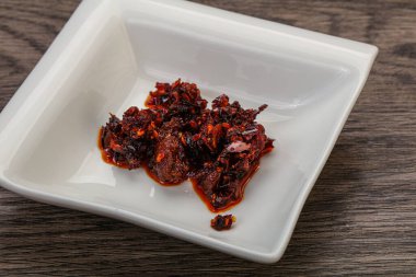 Vietnam usulü kızarmış biber soslu ve yağlı.