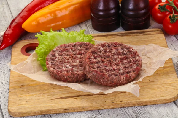 Rohe Burger Schnitzel Bereit Für Den Grill — Stockfoto