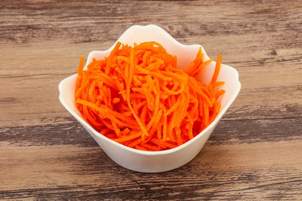 Пряная Корейская Морковка Миске — стоковое фото