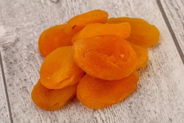 Tatlı, sarı, kurutulmuş kayısı yığını