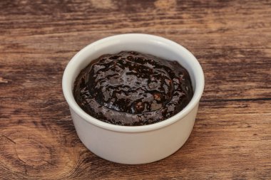 Kasede acı biber sosu var.