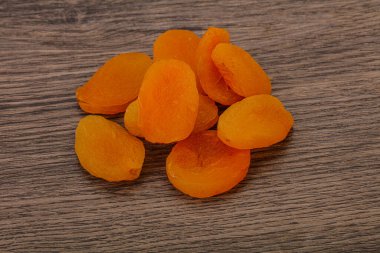 Tatlı, sarı, kurutulmuş kayısı yığını