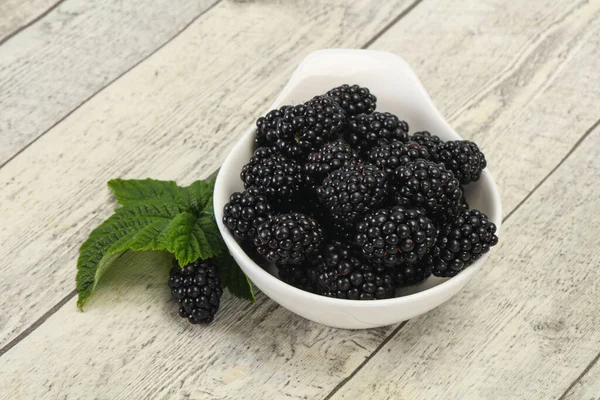 Sweet Tasty Ripe Blackberry Heap Leaf — Stock Photo, Image