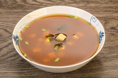 Japon geleneksel soya peynirli Miso çorbası.