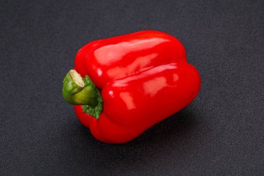 Kırmızı Çan Biberi - olgun, sulu ve taze