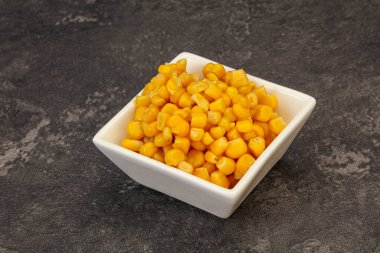 Tatlı salamura mısır tohumları kasede