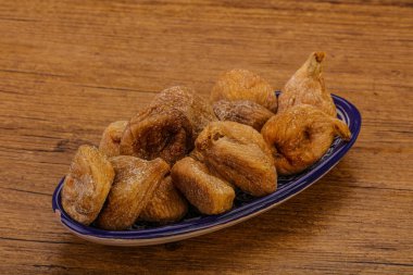 Kuru incirli meyve yığını.