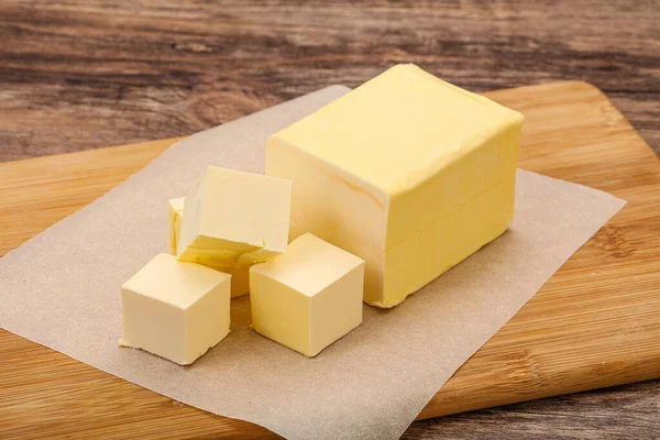 Mléčné Přírodní Žluté Máslo Kus Přes Palubu — Stock fotografie