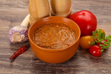 Meşhur İspanyol soğuk domates çorbası.