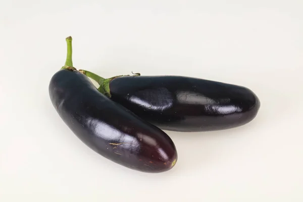 Aubergine Mûre Isolée Sur Fond Blanc — Photo