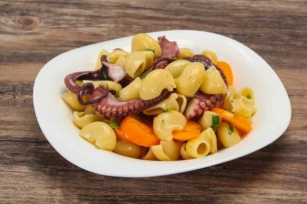 Pasta Met Octopus Peterselie Gele Tomaten — Stockfoto