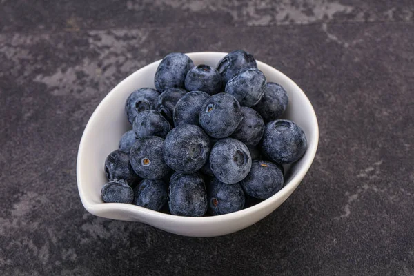 Doce Fresco Suculento Blueberries Heap Sobre Fundo — Fotografia de Stock