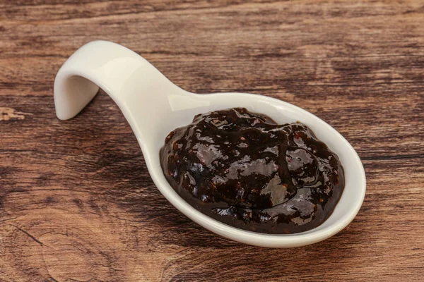 Kasede acı biber sosu var.