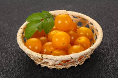 Kase olgun lezzetli sarı kiraz domates