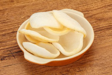 Asya usülü - kâsede ev yapımı karides cipsi