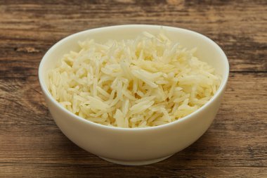 Buharda pişmiş Hint basmati pilavı.