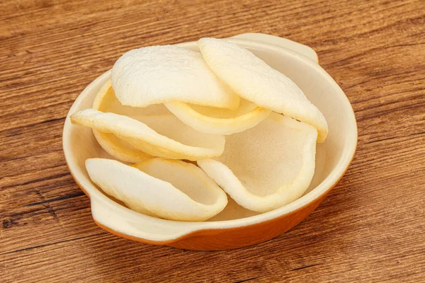 Asya usülü - kâsede ev yapımı karides cipsi