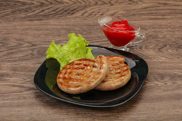 Gegrilltes Rundes Schweinefleisch Leckere Würstchen Mit Sauce — Stockfoto