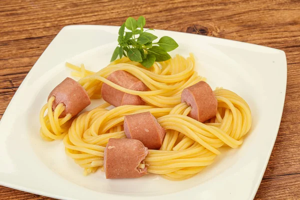 Kids Pasta Spaghetti Sausages Basil — Stock Photo, Image