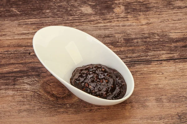 Kasede acı biber sosu var.