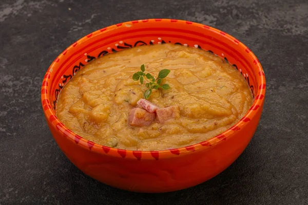 Peas cream soup with smoked pork ribs — Stock Image Peas Cream Soup Smoked Pork Ribs Stock Image