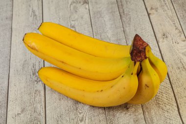 Arkaplanda tatlı bir muz yığını