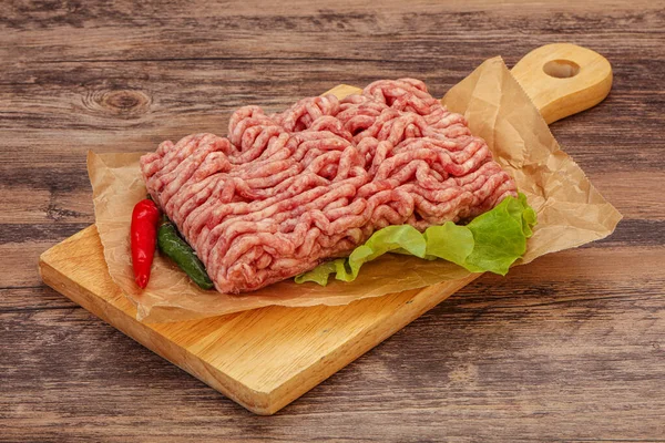 Surowe Mięso Mielone Wieprzowe Gotowania Desce — Zdjęcie stockowe