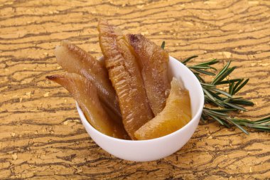 Kavanozda havyar turşusu.