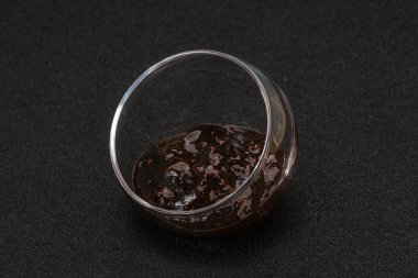 Kasede acı biber sosu var.