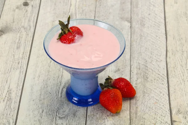 Yogur Leche Con Fresa Bol —  Fotos de Stock