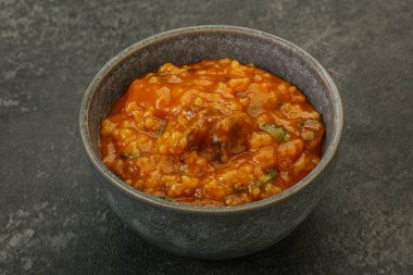 Geleneksel Gürcistan Kharço çorbası. Et ve baharatlı.