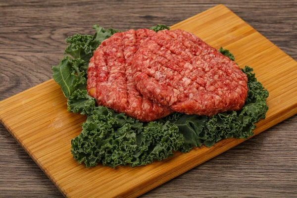 Rauwe Rundvleeshamburger Voor Grill — Stockfoto